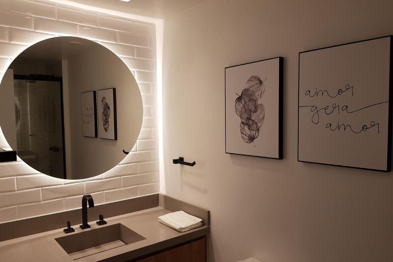 Apartamento Vista De Cinema Do 19 Andar Da Barra Da Tijuca - Portaria 24h, Estacionamento, Wi-fi 35mbps, Ar Condicionado - Banheiro Recem Reformado *