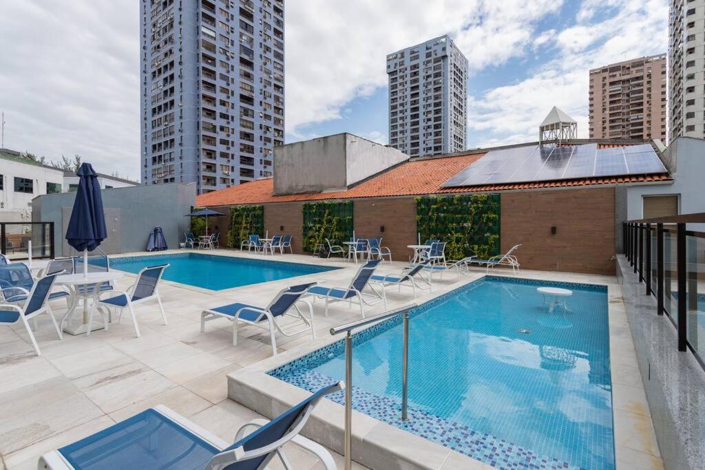 Apartamento Vista De Cinema Do 19 Andar Da Barra Da Tijuca - Portaria 24h, Estacionamento, Wi-fi 35mbps, Ar Condicionado - Banheiro Recem Reformado *